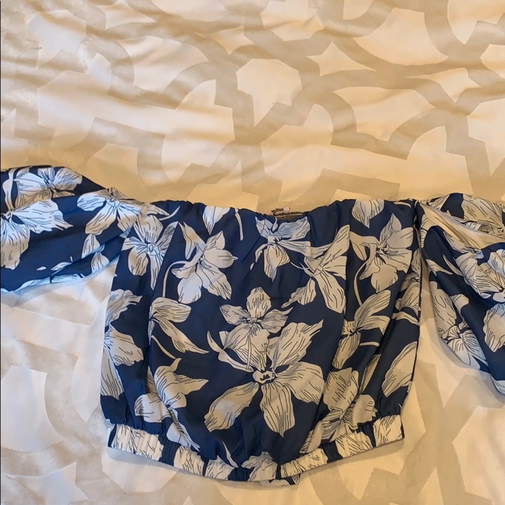 blouse - Picture 3 of 4